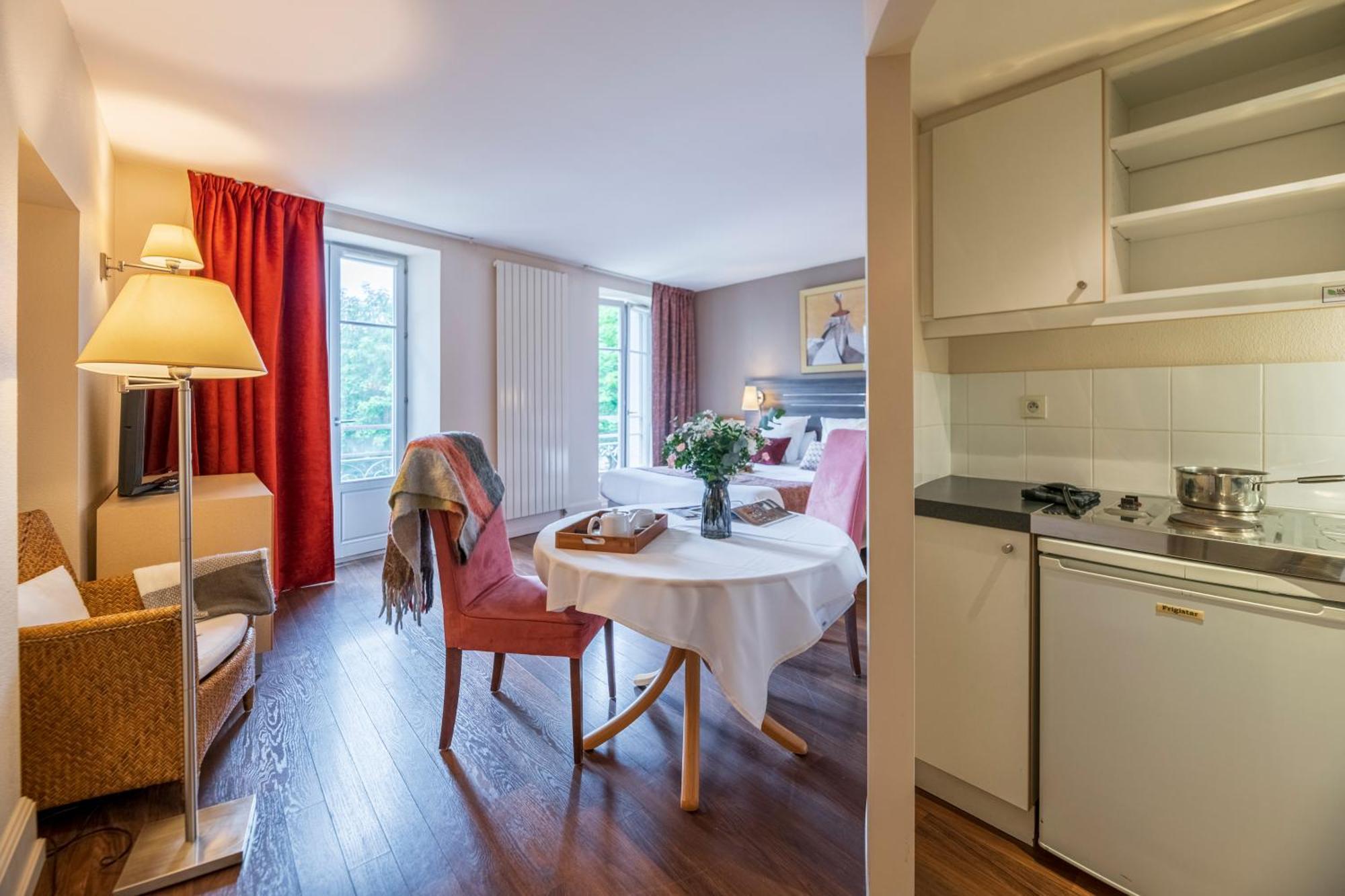 Hotel Cerise - Les Sources Ликсей-ле-Бен Экстерьер фото
