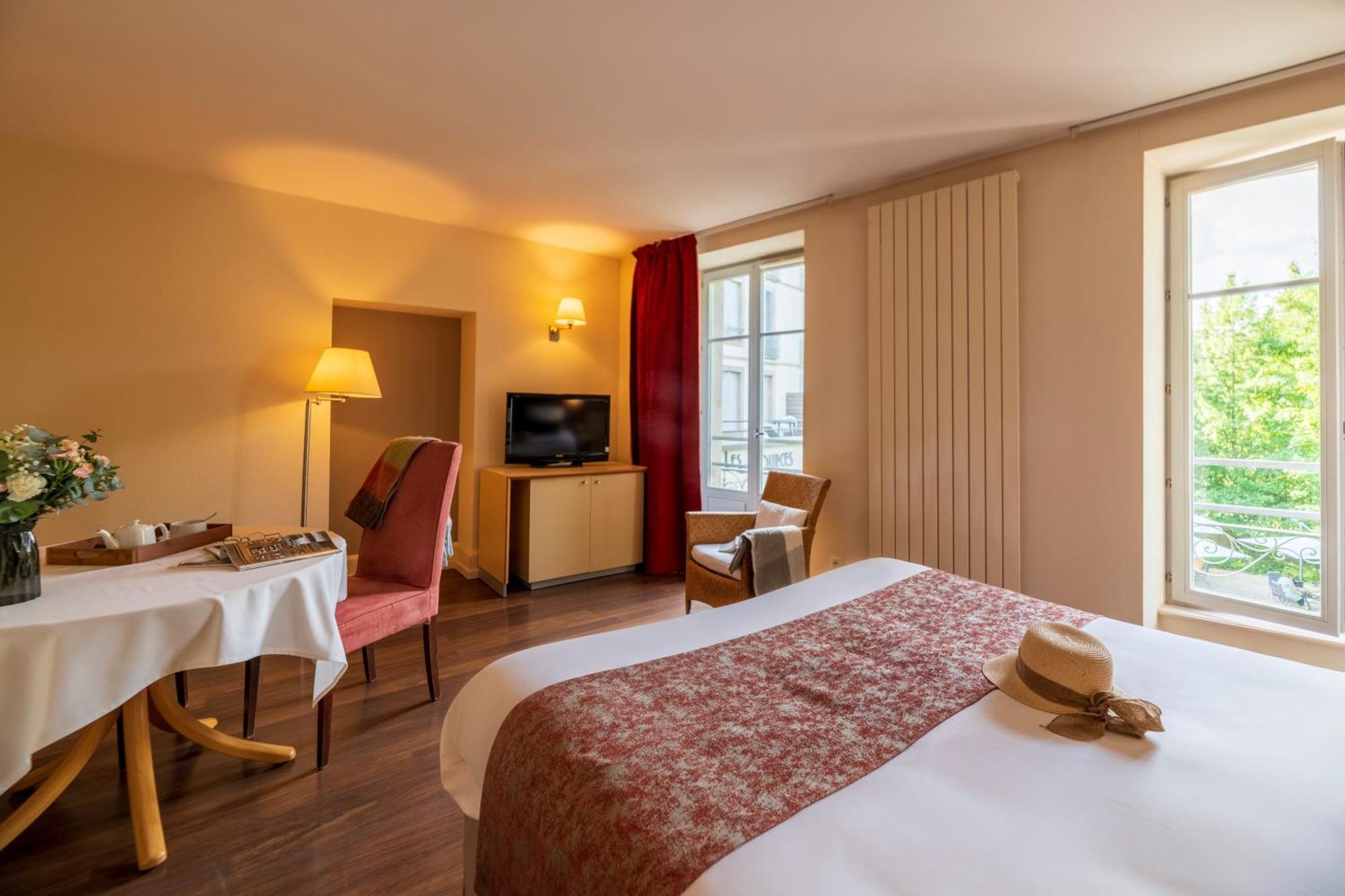 Hotel Cerise - Les Sources Ликсей-ле-Бен Экстерьер фото