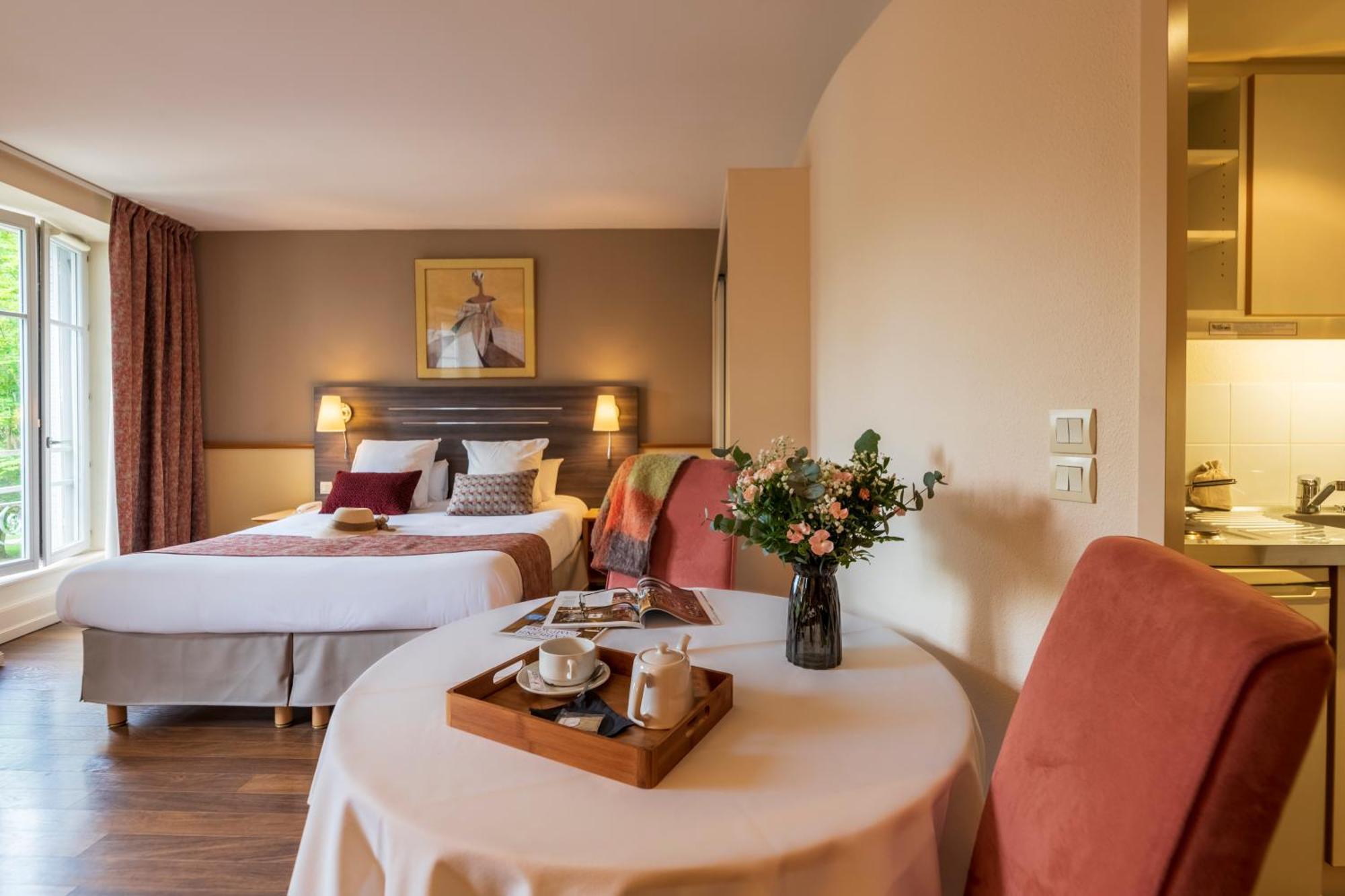Hotel Cerise - Les Sources Ликсей-ле-Бен Экстерьер фото